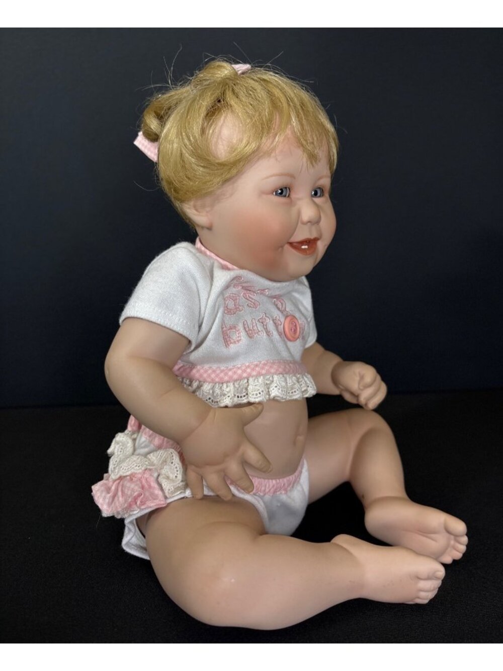 Ashton-Drake Galleries 1993 "Cute As A Button" Baby Doll Blonde Hair Pink Outfit - Picture 4 of 16